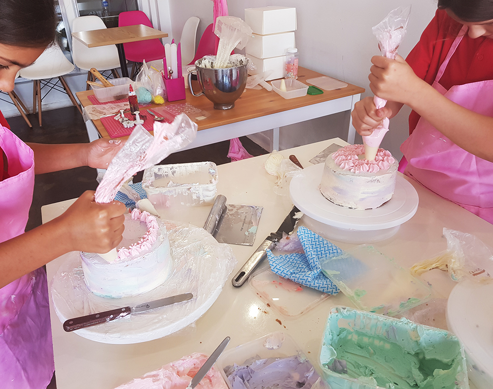 Courtney Nguyen | Cake Decorating Classes (@cakeclasseshtx) • Instagram  photos and videos